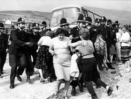 women on picket line 84